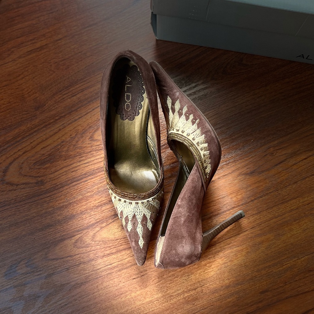 Aldo pointy brown with beads